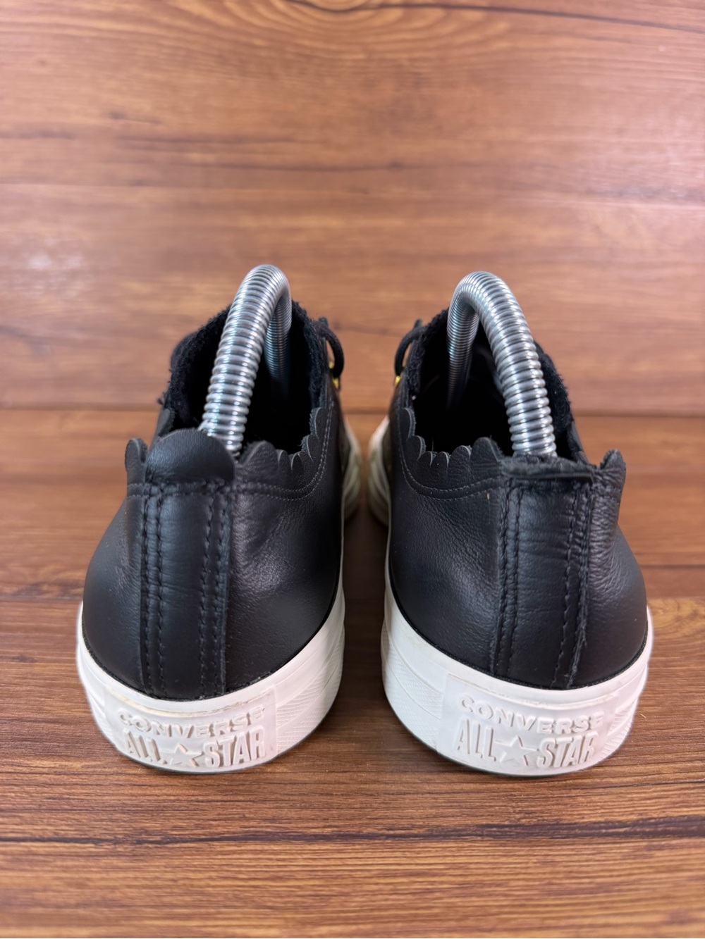 Converse‎ ‘Frilly’ Leather Low Top Sneakers Women’s Size 9 Shoes - Picture 4 of 10